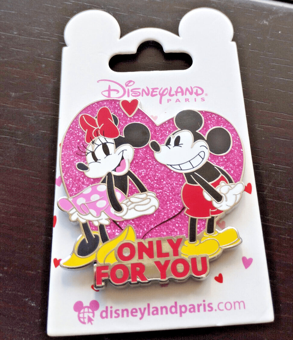 Mickey & Minnie in Heart Valentine Disney Paris Dlrp Dlp Fev 2024 Glitter Pin