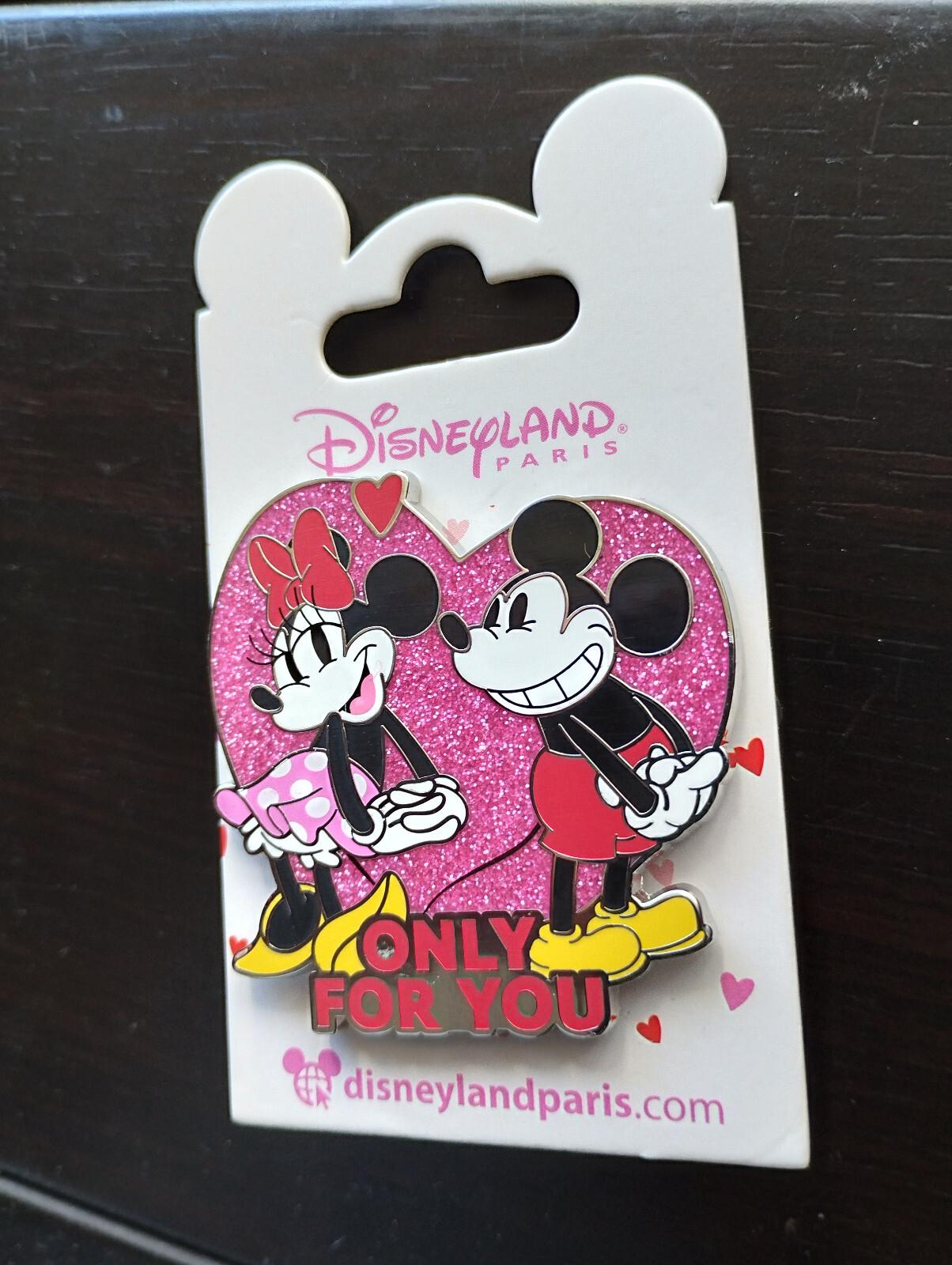 Mickey & Minnie in Heart Valentine Disney Paris Dlrp Dlp Fev 2024 Glitter Pin
