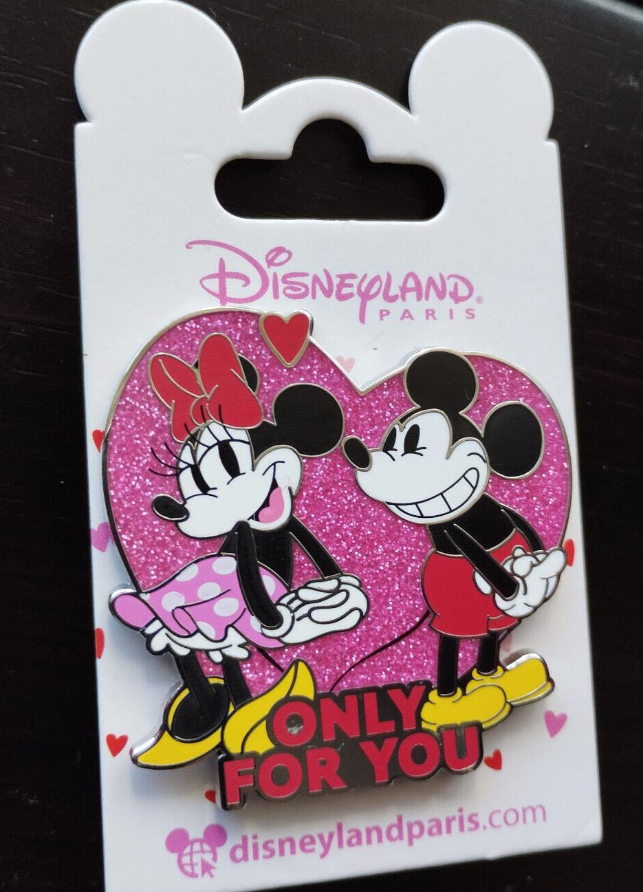 Mickey & Minnie in Heart Valentine Disney Paris Dlrp Dlp Fev 2024 Glitter Pin