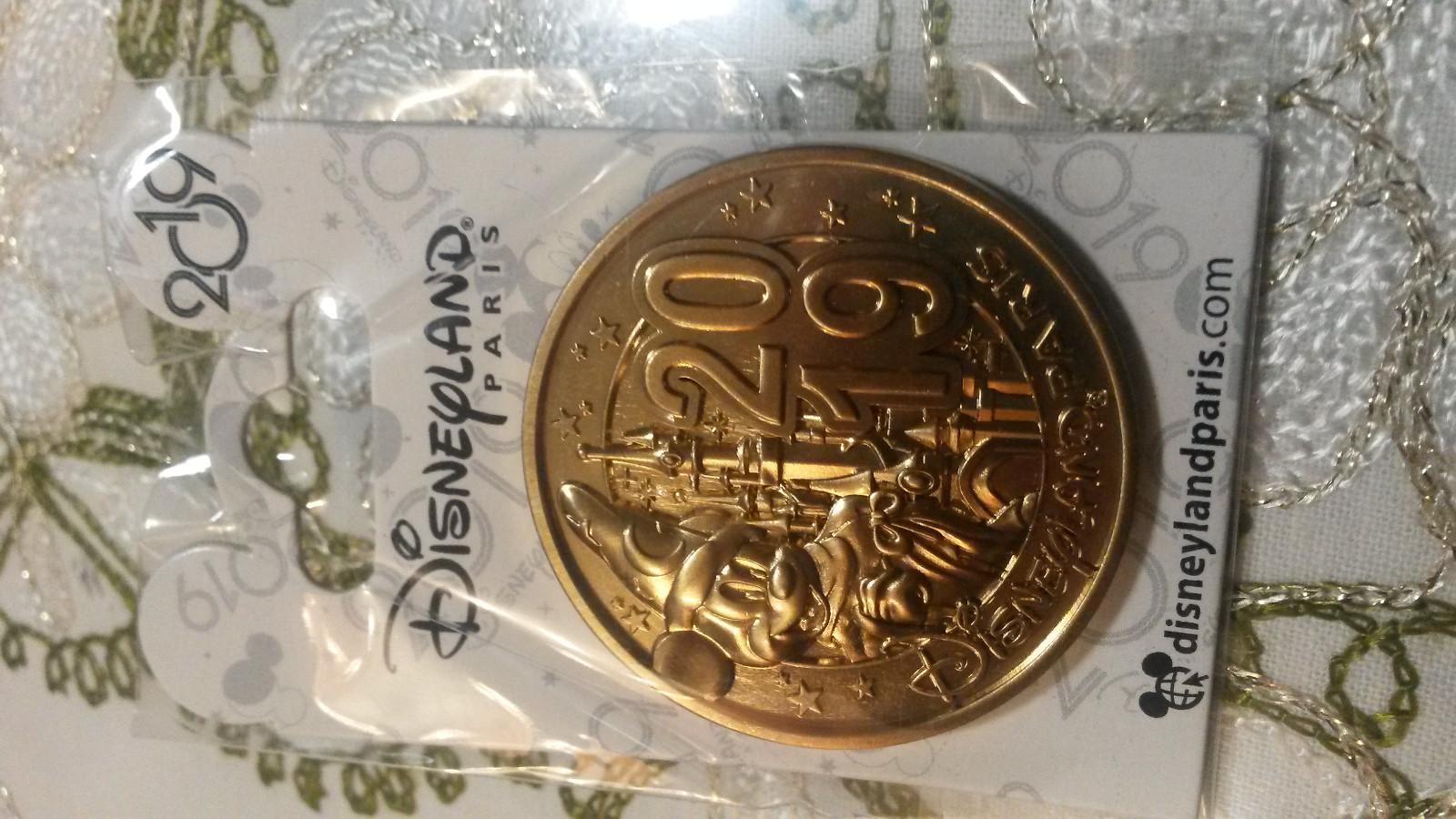 Mickey Minnie Pluto Goofy celebrate 2019 Disney Paris Dlrp Dlp 2019 Spinner pin