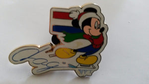 ミッキーがオランダの旗を持ってアイススケートをしているディズニーランド・パリ DLRP DLP 2001 ピン
