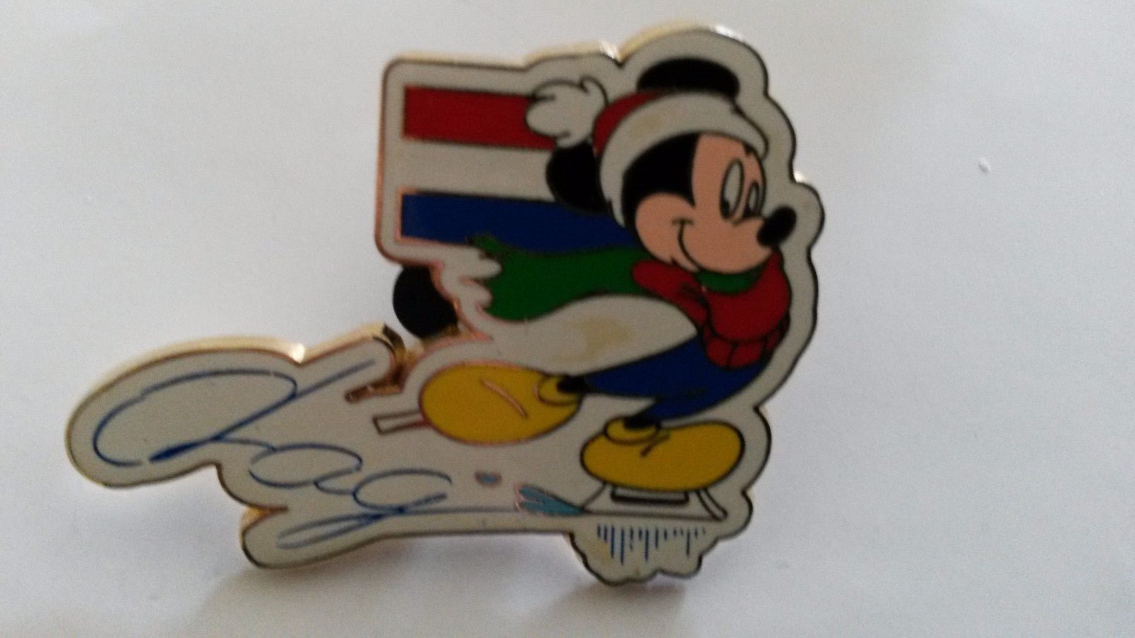 Mickey saying Dag Holland flag ice skating Disney Land Paris Dlrp Dlp 2001 Pin