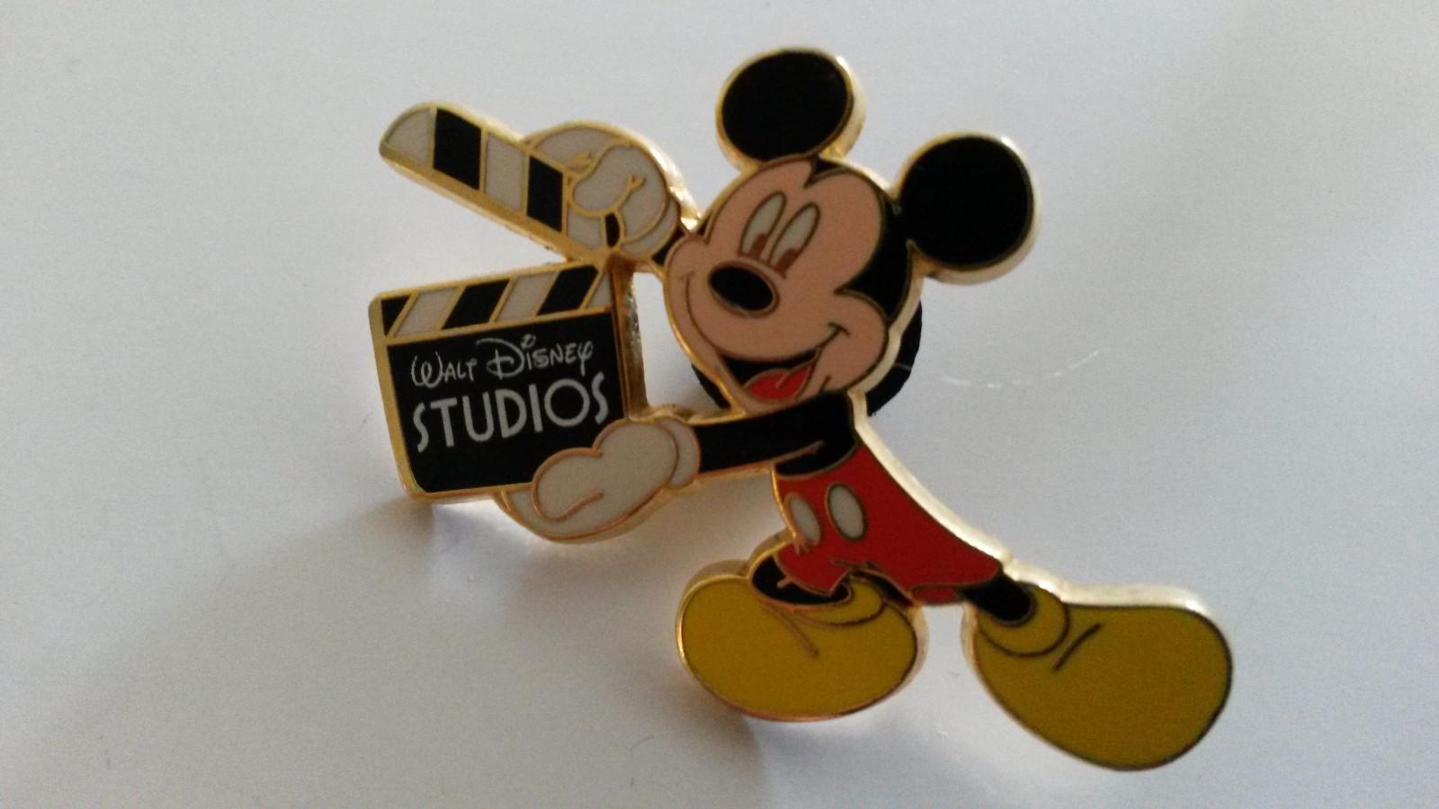 Mickey with Moovie Clapboard Disney Studios Disney Land Paris 2001 Dlrp Dlp Pin