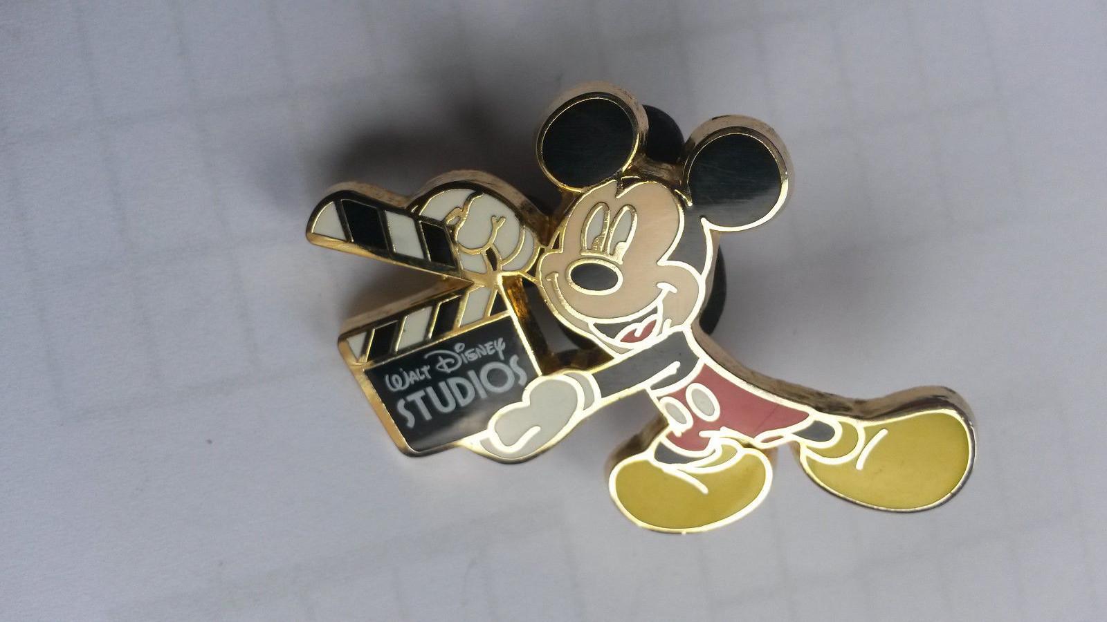 Mickey with Moovie Clapboard Disney Studios Disney Land Paris 2001 Dlrp Dlp Pin