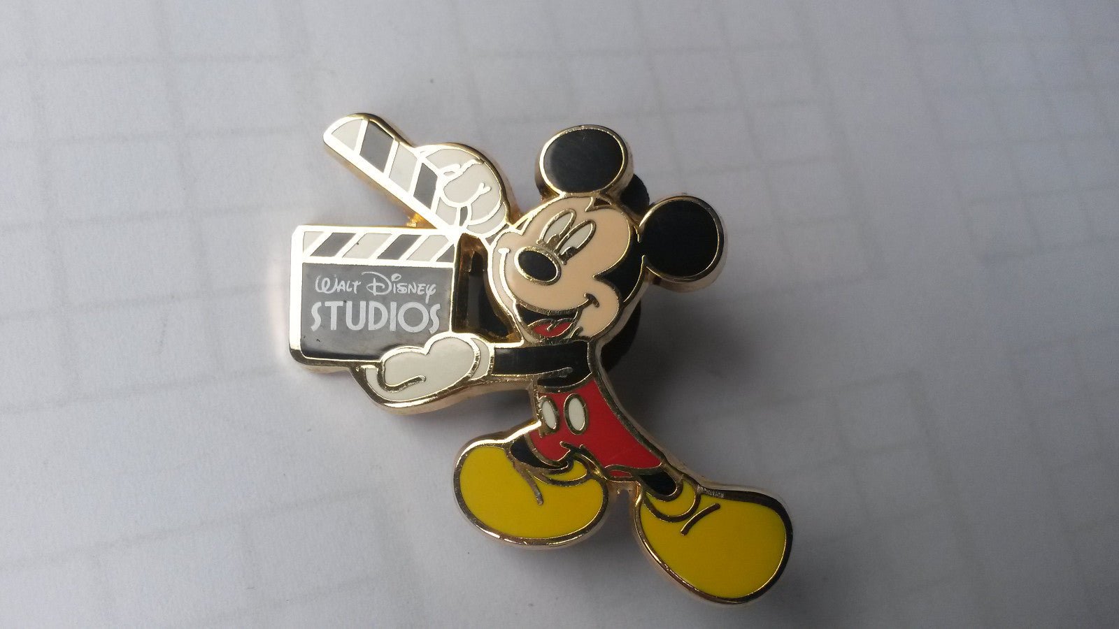 Mickey with Moovie Clapboard Disney Studios Disney Land Paris 2001 Dlrp Dlp Pin
