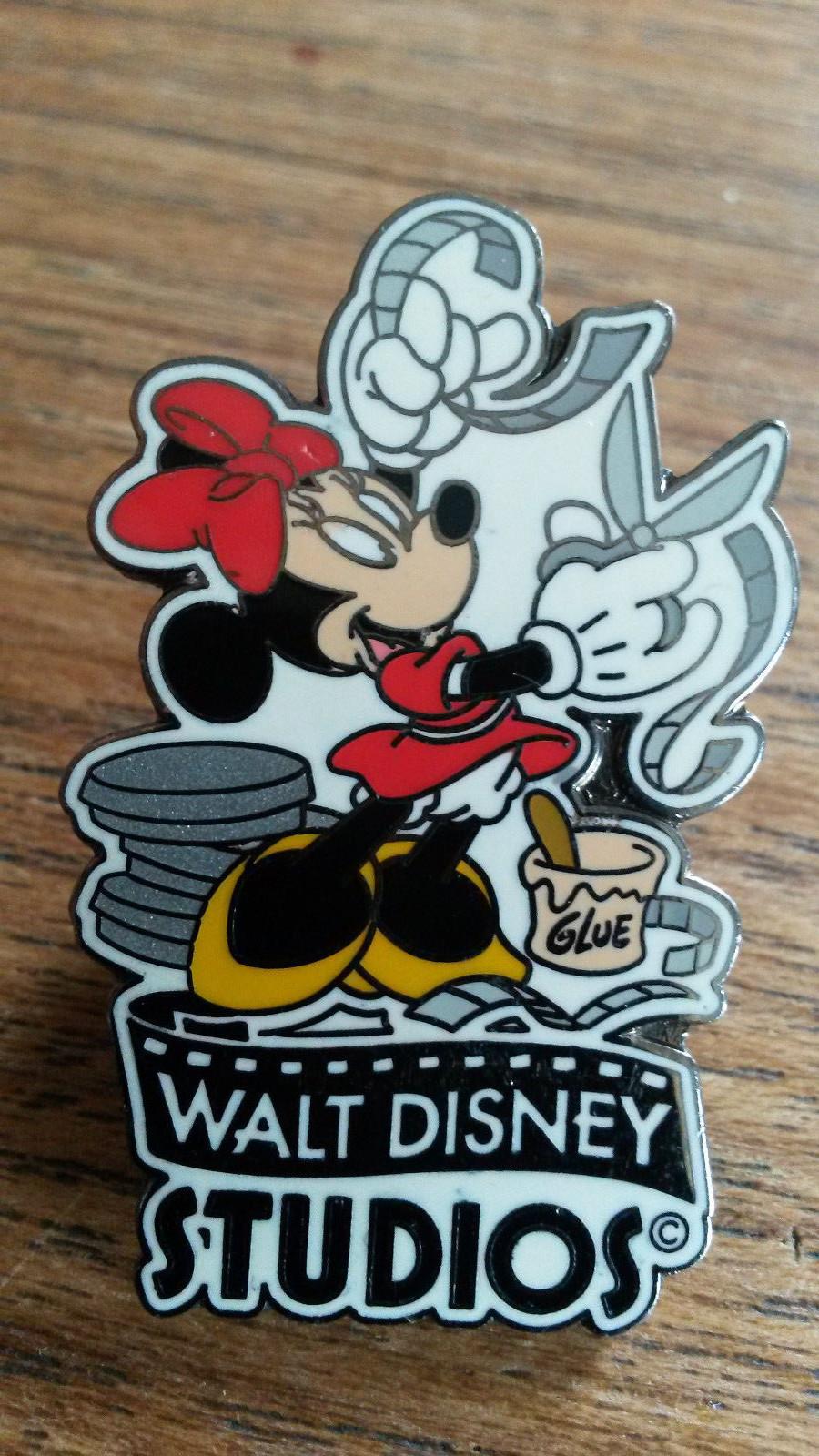 Minnie cutting film strip Disney Studios Disney Land Paris Dlrp Dlp 2002 Pin