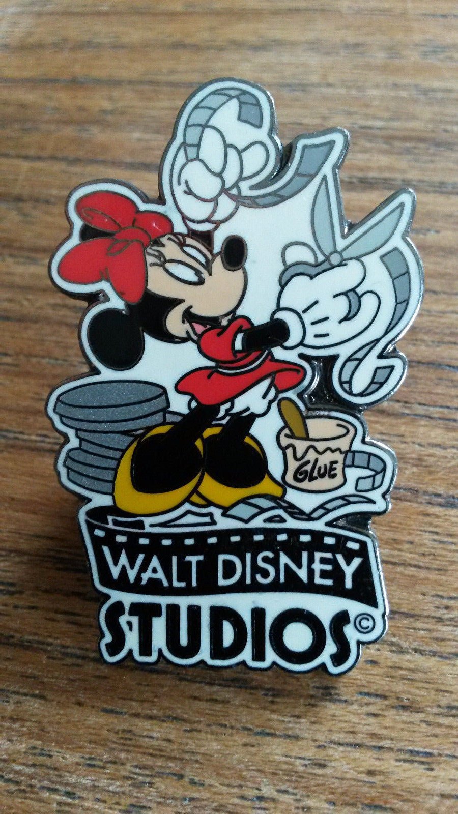 Minnie cutting film strip Disney Studios Disney Land Paris Dlrp Dlp 2002 Pin