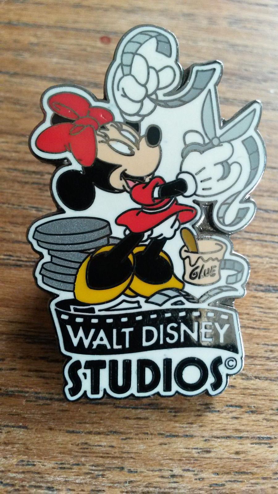 Minnie cutting film strip Disney Studios Disney Land Paris Dlrp Dlp 2002 Pin