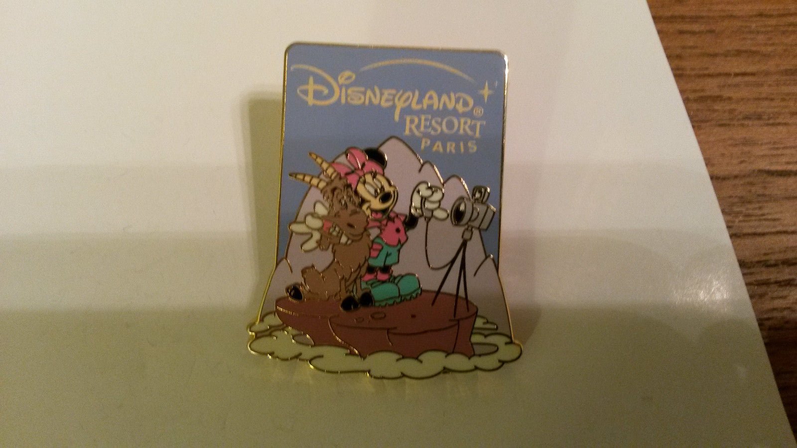 Minnie (Mountain Climbing) selfie with goat Disney Land Paris Dlrp Dlp 2002 Pin