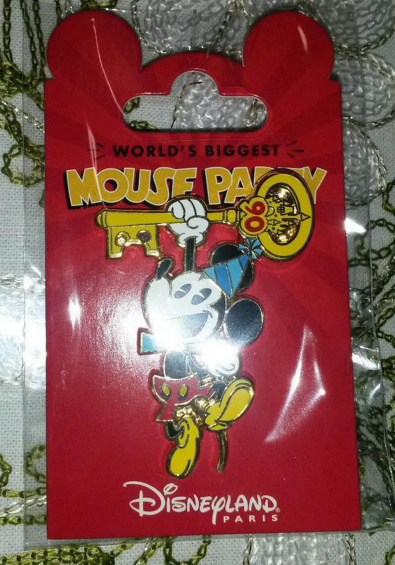New November 2018 Mickey 90th with Castle Key Disney Land Paris Dlrp Dlp Pin