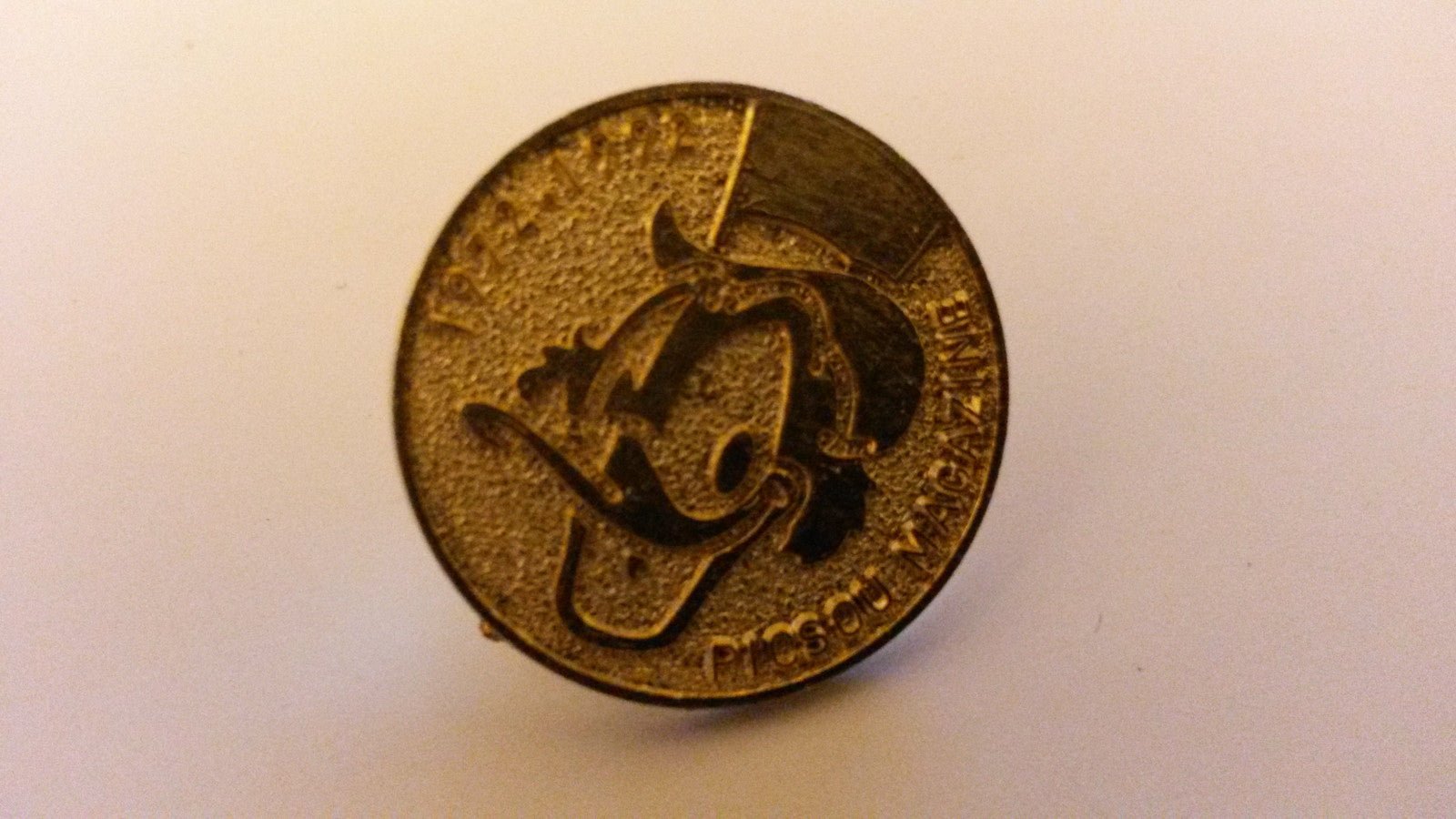 Picsou magazine Scrooge McDuck Round Gold colour Disney Pin x3 (3 of the same)