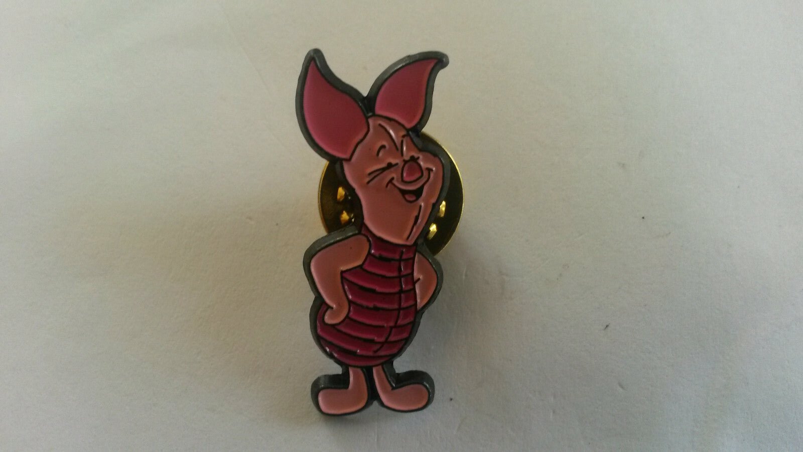 Pin 18613 Piglet Standing with hands on hips (Sedesma) European Disney Pin