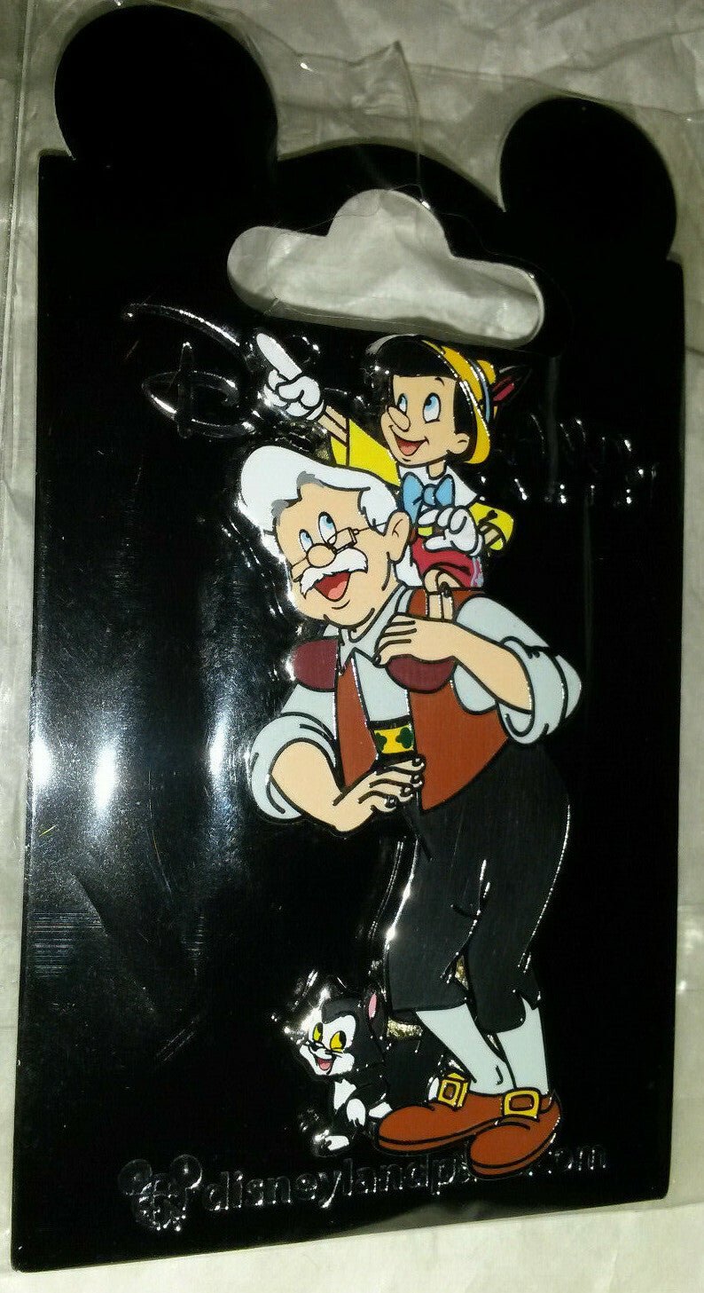 Pinocchio on Geppetto shoulder Figaro August 2020 Disney Land Paris Dlp Dlrp Pin