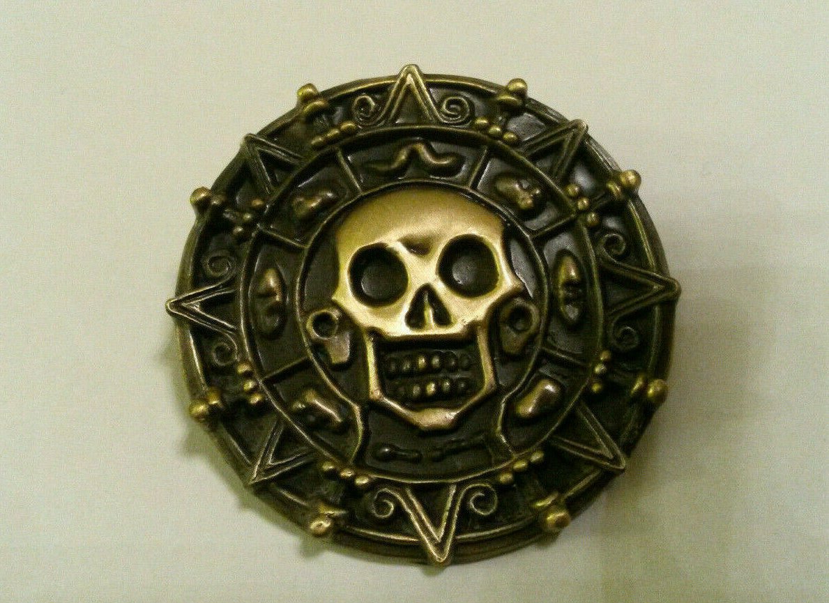Pirates of the Caribbean - Pirate Coin Pin Skull in Cursed Aztec Disney pin