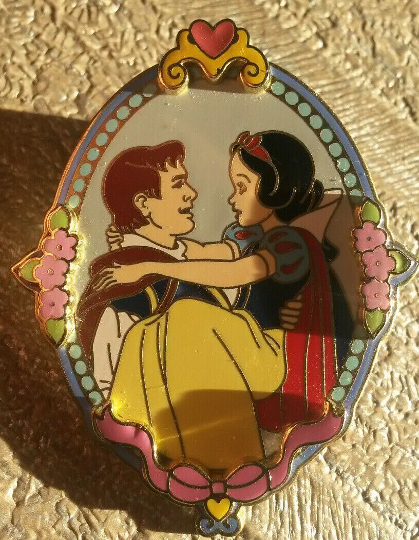 Princess Pair (Snow White & Prince) 3D in a frame Disney WDW Pin