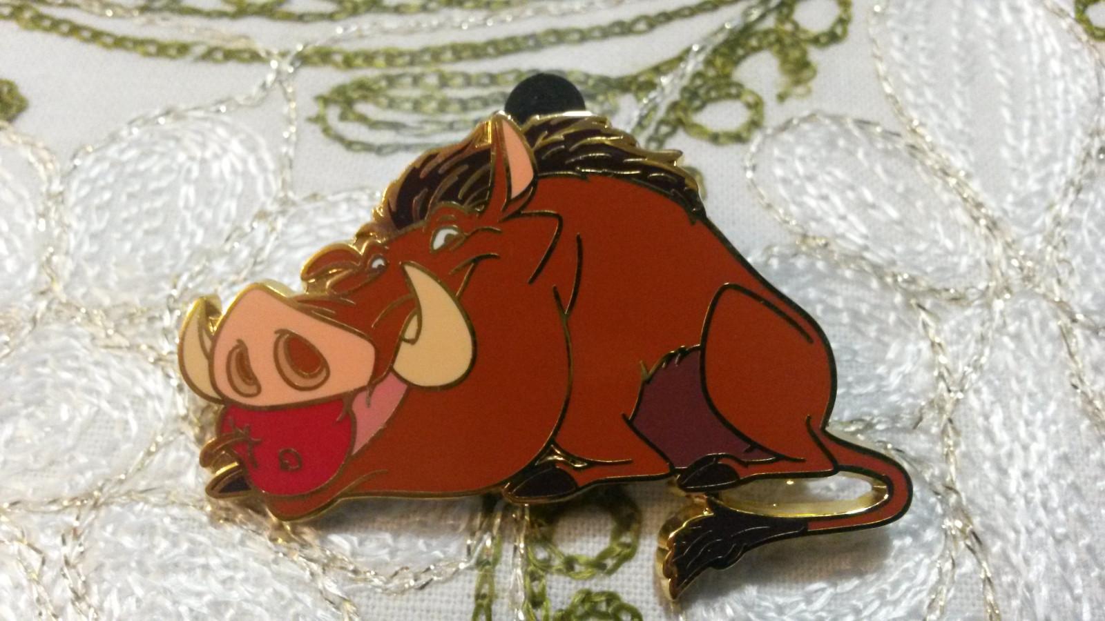 Pumbaa with Apple (Lion King) Cast Lanyard Series 7 Disney L Paris Dlrp Dlp Pin