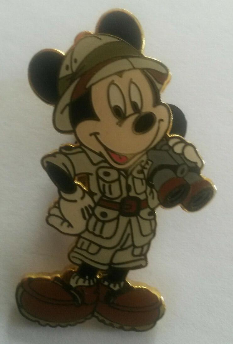 Safari Mickey with Binoculars Disney Land Paris Dlrp Dlp 2000 pin