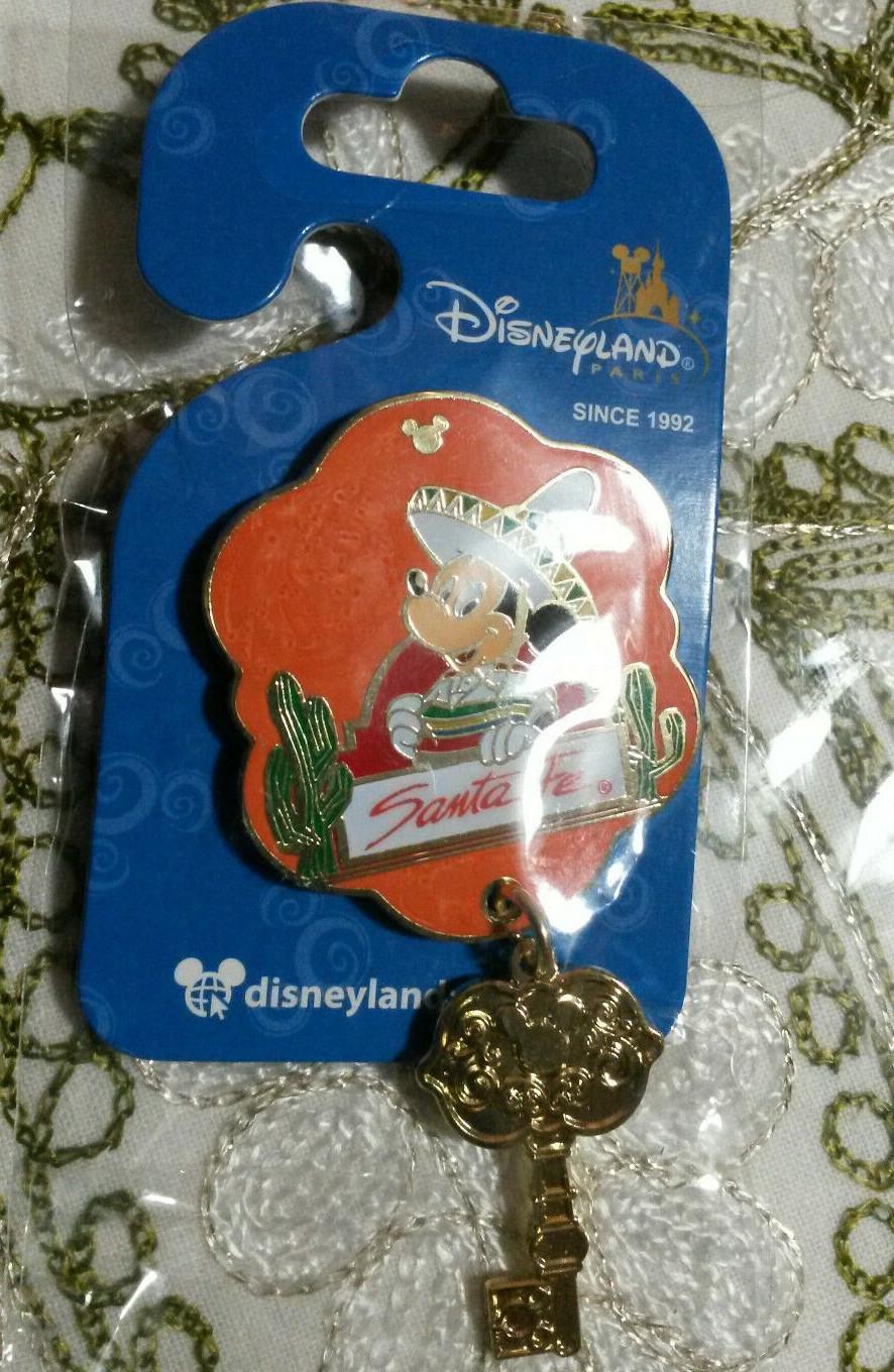 Santa Fe - Key and tag Series - Mickey Disney Paris Dlrp Dlp 2009 dangle pin