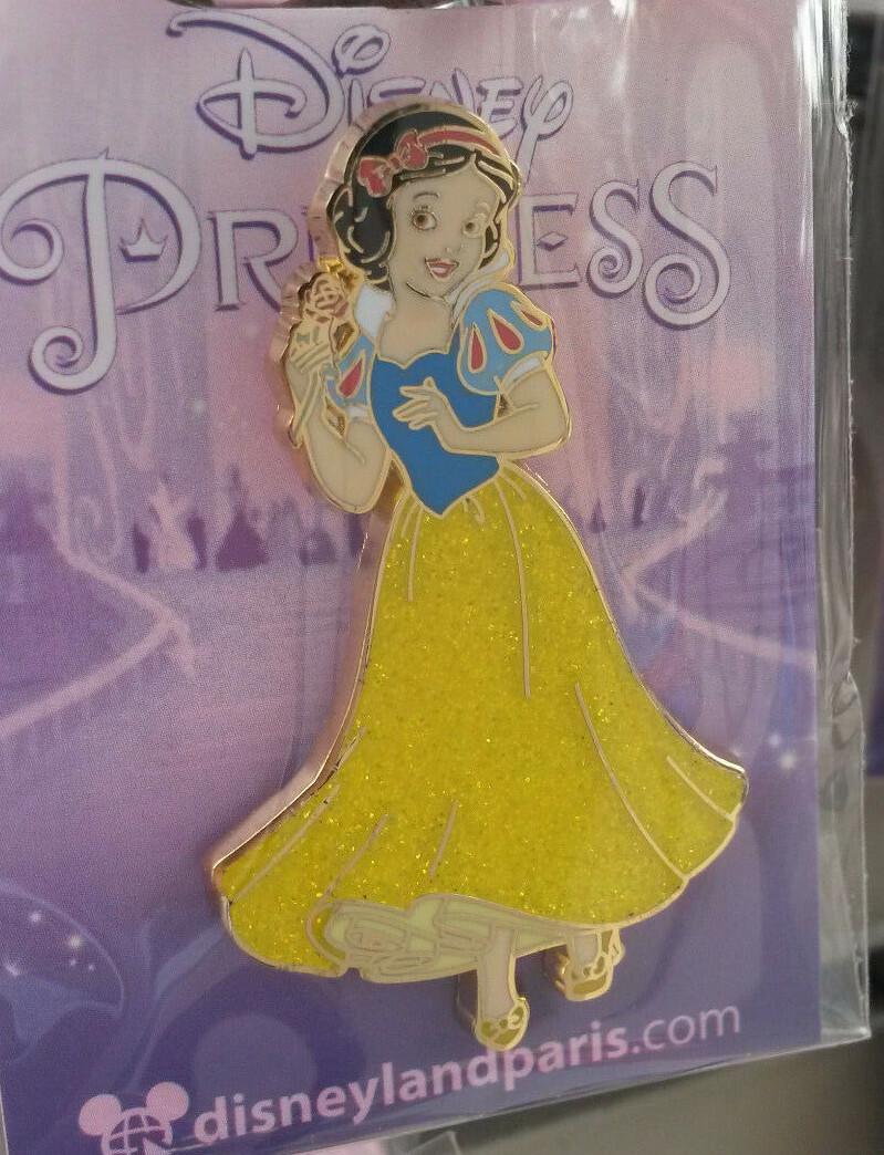Snow White with rose Princess Disney L Paris Dlrp Dlp 2015 Glitter Pin sold out