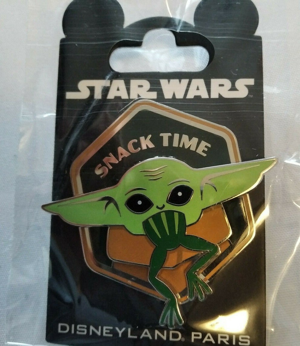 Star Wars Baby Yoda eating frog Mandalorian Snack Time Disney Paris Dlp 2020 Pin