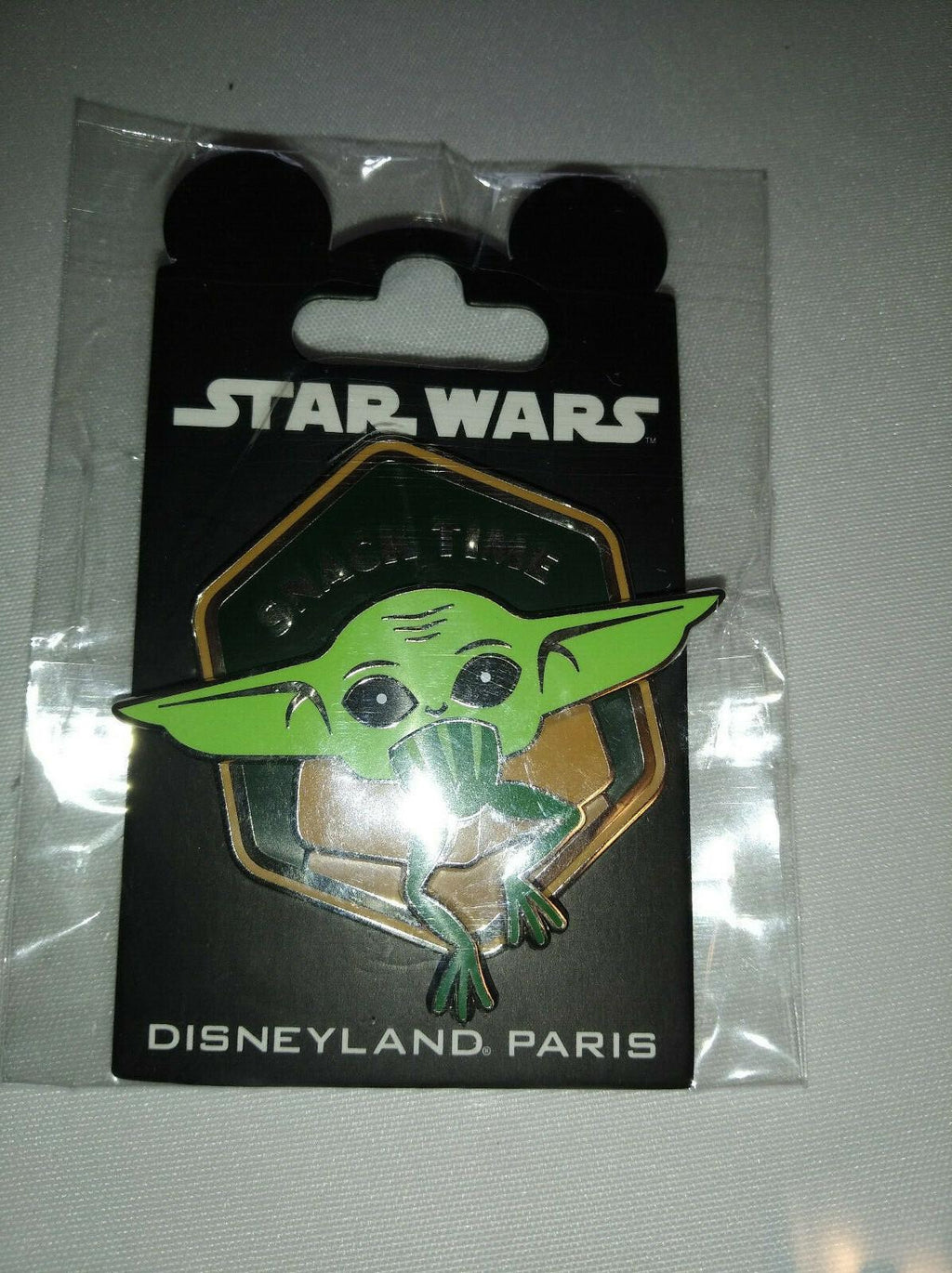 Star Wars Baby Yoda eating frog Mandalorian Snack Time Disney Paris Dlp 2020 Pin