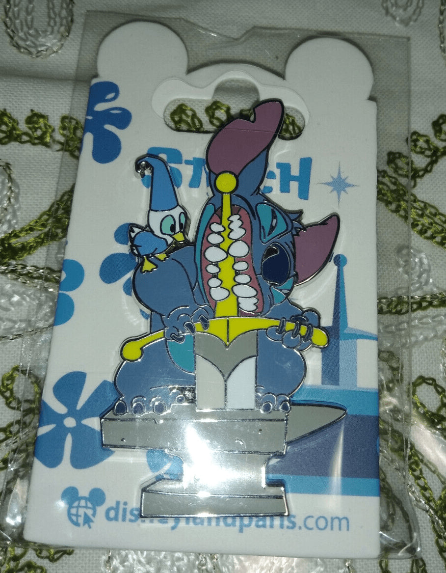 Stitch Arthur pulling Excalibur Duckling Merlin Disney L Paris DLP 2022 Pin