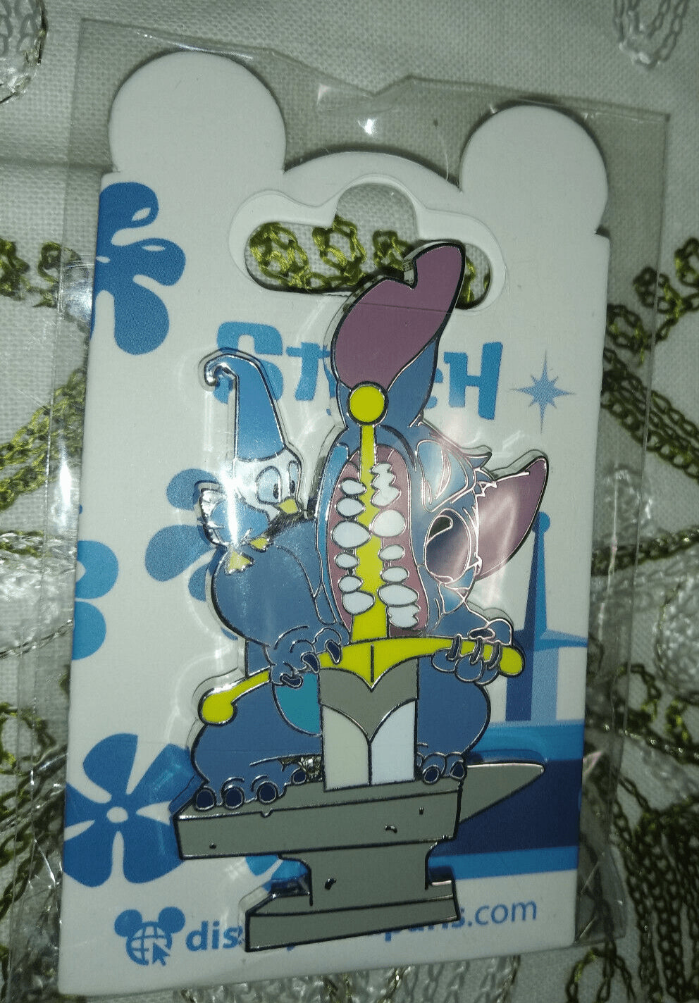 Stitch Arthur pulling Excalibur Duckling Merlin Disney L Paris DLP 2022 Pin