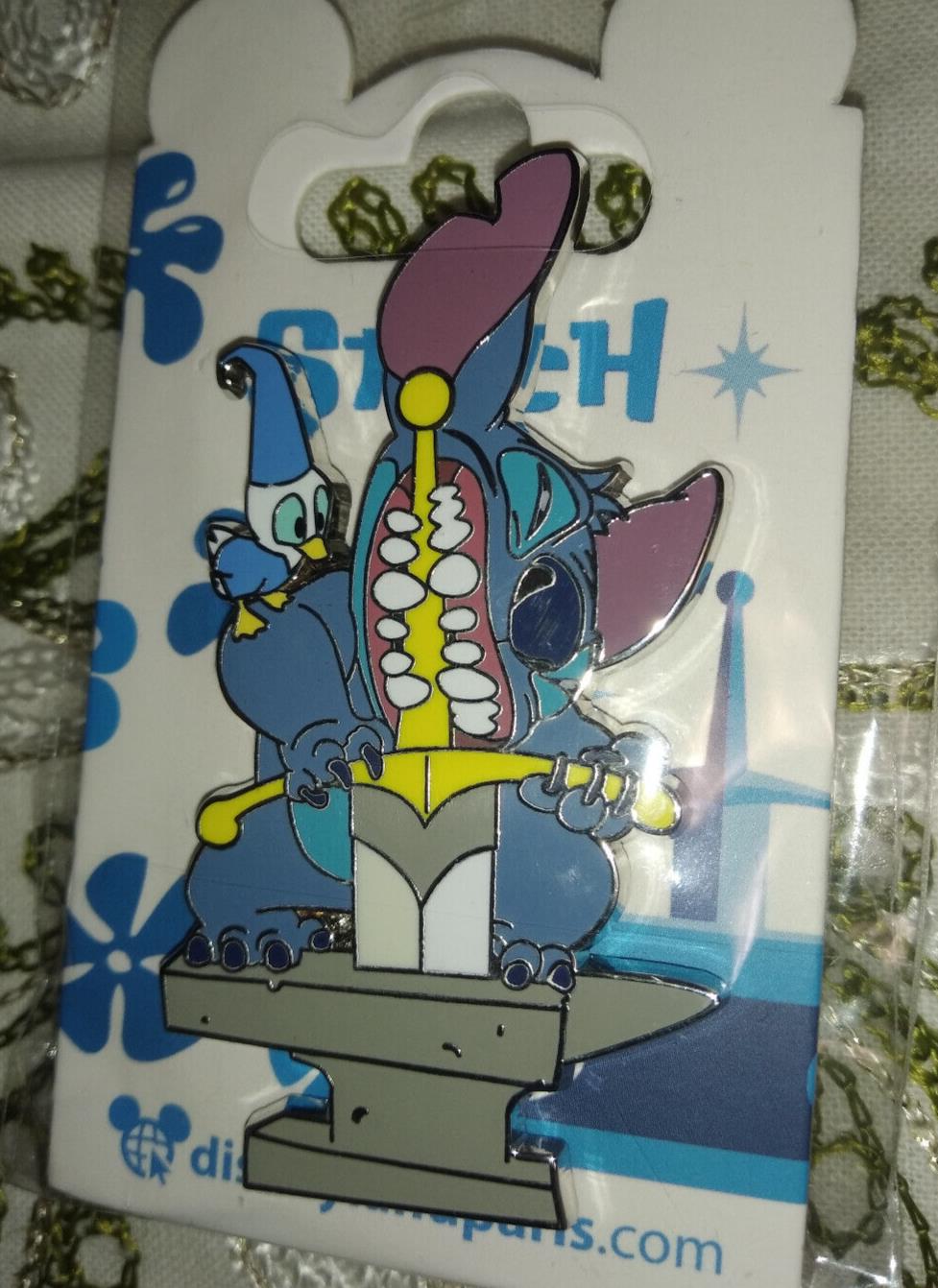 Stitch Arthur pulling Excalibur Duckling Merlin Disney L Paris DLP 2022 Pin