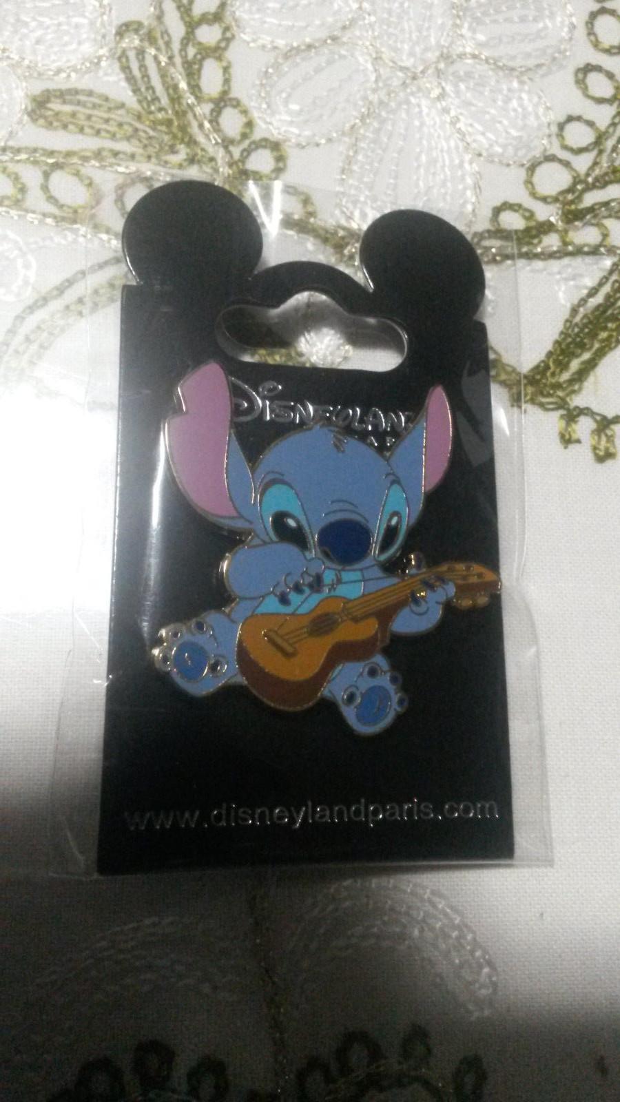 Stitch playing guitar ukulele Disney Land Paris Dlrp Dlp 2010 Pin