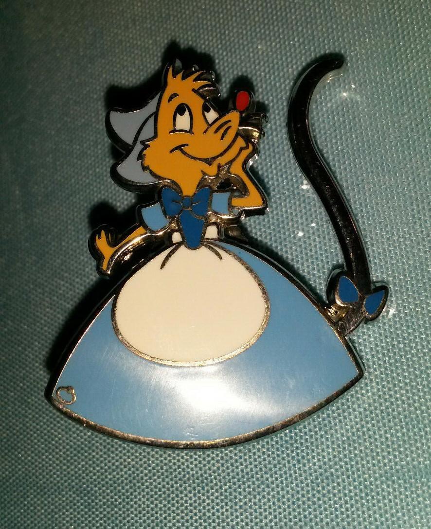 Suzy mouse (Cinderella) Cast Lanyard Series Disney Land Paris Dlrp Dlp 2020 pin