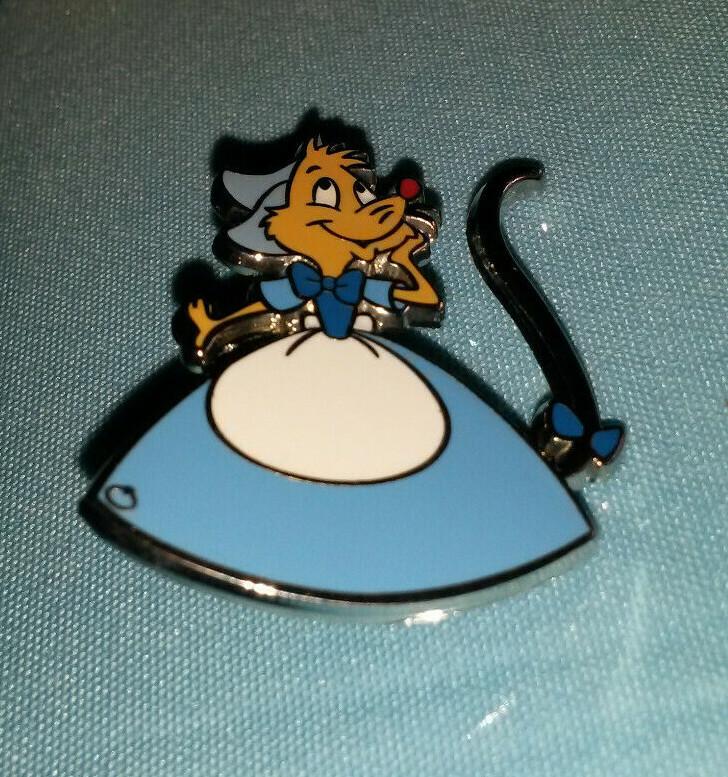 Suzy mouse (Cinderella) Cast Lanyard Series Disney Land Paris Dlrp Dlp 2020 pin