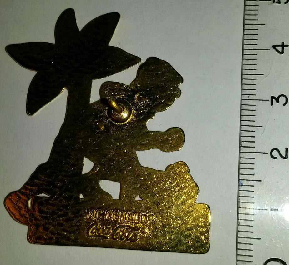 Tintin Milou Coconut palm tree Cocotier palmier Coca Cola Mc Donald Pin
