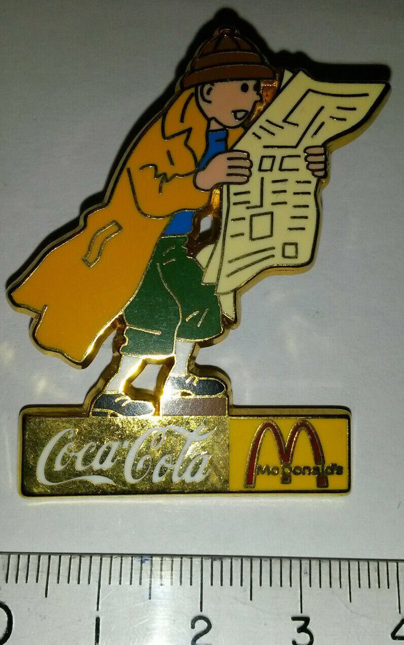 Tintin reading newspaper lisant journal Coca Cola Mc Donald Pin